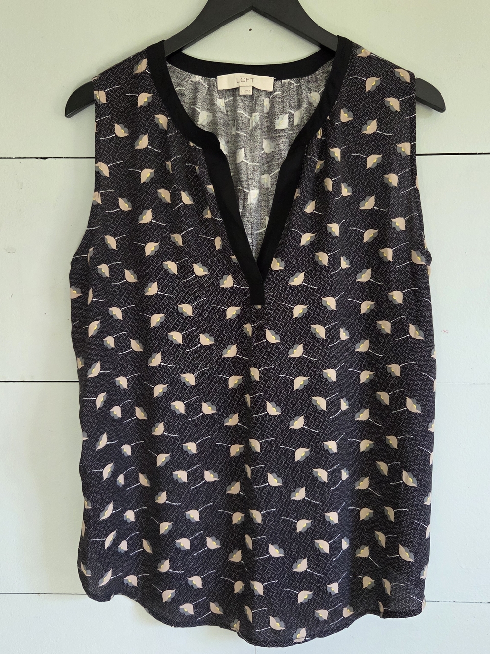 LOFT Black Floral Woven Sleeveless V-Neck Blouse Trim Women Size L